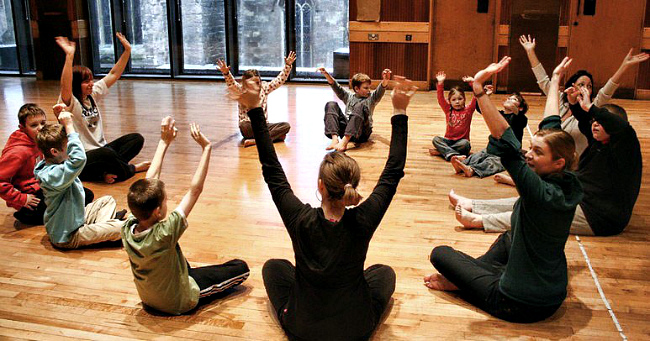 Танцевально-двигательная терапия для детей: польза и эффективность