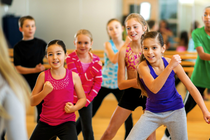 Танцевально-двигательная терапия: упражнения для развития двигательных навыков