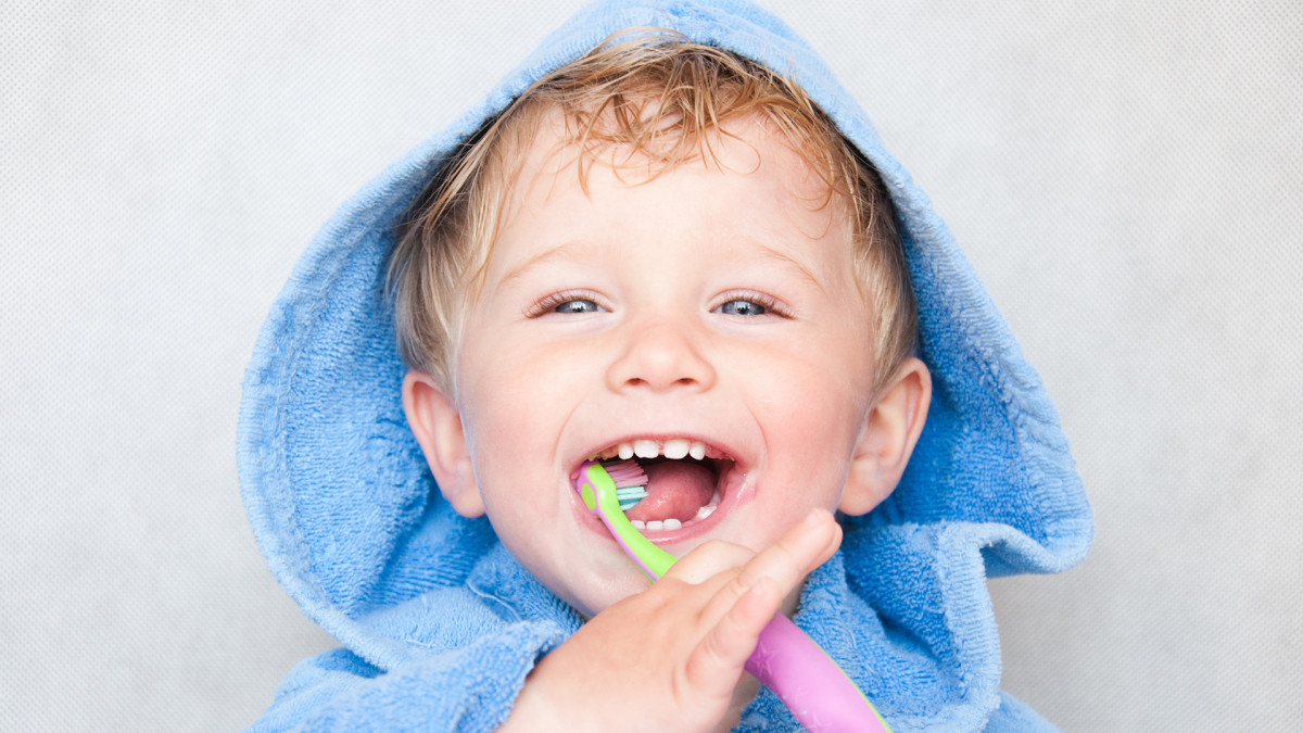 С какого возраста нужно чистить зубы ребенку