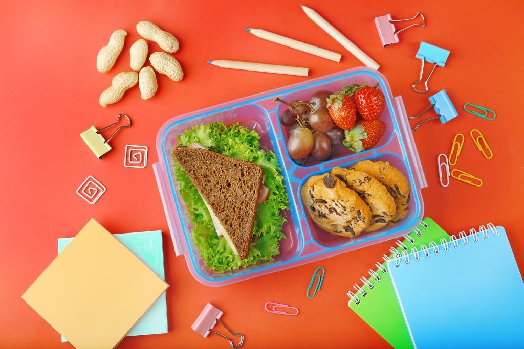 Чего не следует давать ребенку в школу на обед