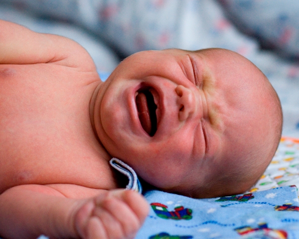 Причины плача у новорожденных