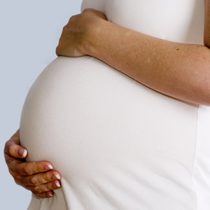 Во время беременности женщина сталкивается с множеством изменений в своем организме. Одним из них является увеличение чувствительности к боли и различным воздействиям на кожу. В связи с этим, многие женщины задаются вопросом о возможности проведения эпиляции во время беременности.